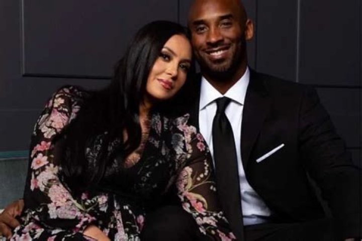 Kobe Bryant Shares Lovey-Dovey Vacation Picture With His Stunning Wife, Vanessa Bryant — The NBA Legend Calls Her Queen; Here Is What Fans Still Want For Them