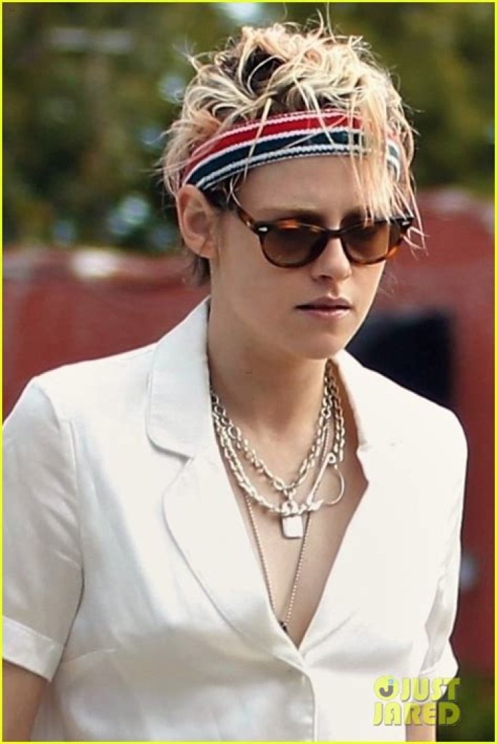 Kristen Stewart Reportedly Caught In A Love Triangle With New GF And Ex Stella Maxwell