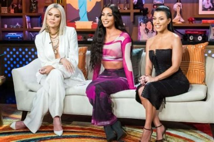 KUWK: Khloe And Kim Kardashian Blast Kourtney For Not Being More Open On Show