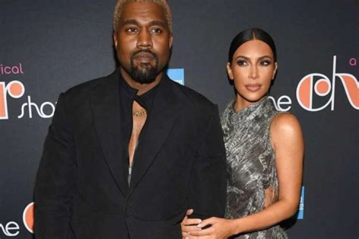KUWK: Kim Kardashian Defends Husband Kanye After He Seems To Defend R. Kelly And Michael Jackson