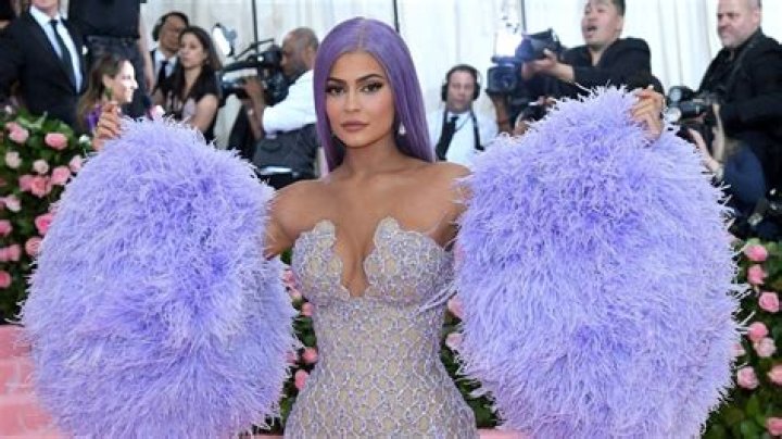 KUWK: Kylie Jenner Gets Backlash For Photoshopping Met Gala Picture