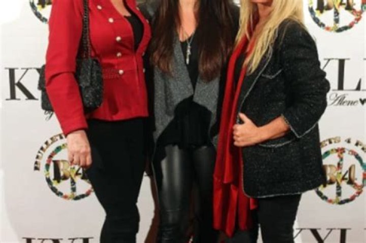 Kyle Richards Daughter Sophia Rushed To Hospital ‘RHOBH’ Star Begs Twitter For Kindness Amid Family Crisis