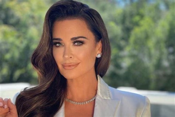 Kyle Richards Runs Into A Beehive And Ends Up In The Hospital – Check Out The Whole Story And Video Of The Scary Incident!
