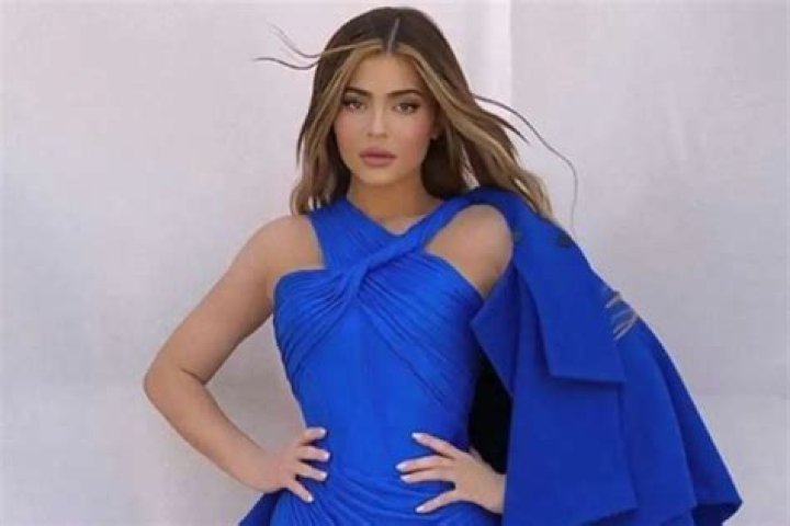 Kylie Jenner Flaunts Her Curves In Balmain Leather Corset And Coat