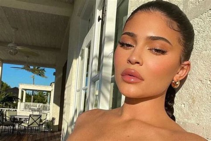 Kylie Jenner Flaunts Her Legs In Valentino 2021