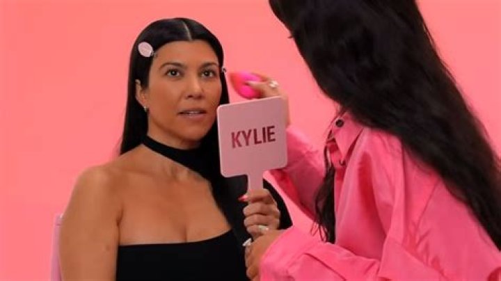 Kylie Jenner Gives Kourtney Kardashian A Makeover