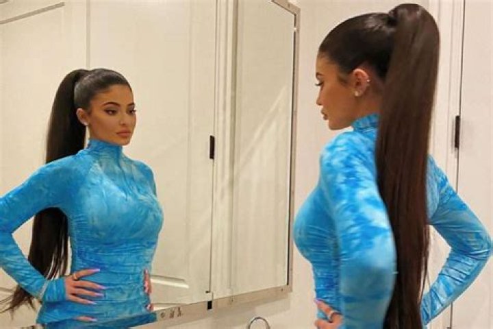 Kylie Jenner Looks Gorgeous In Sky Blue Mock Neck Zippered Dress From Sorella Boutique