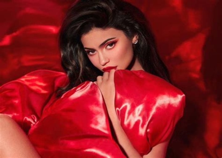 Kylie Jenner Models Kylie Cosmetics 2019 Holiday Collection