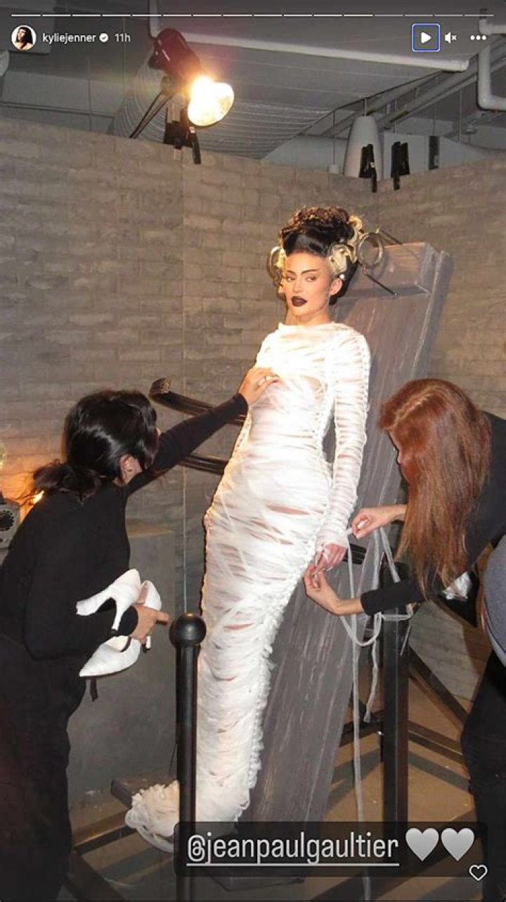 Kylie Jenner Showed Off Her Newest Halloween Outfit, A Bride Of Frankenstein Getup, In A Dramatic Photo Op