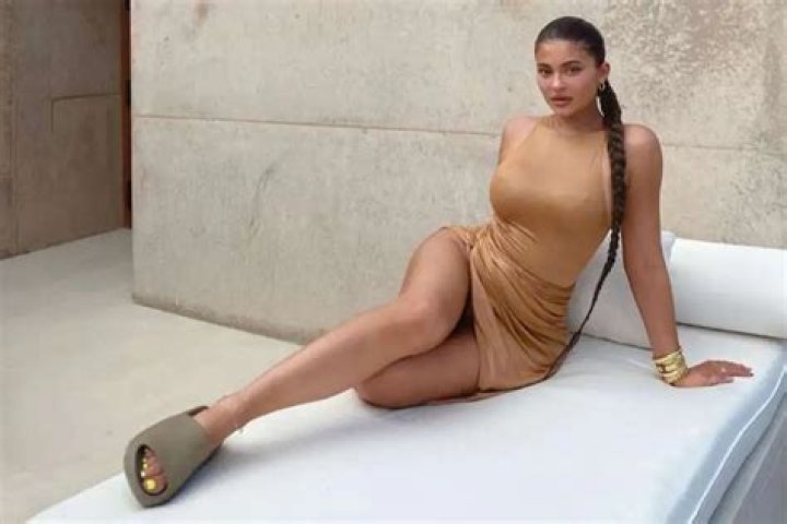 Kylie Jenner Wears Waist-Length Braid — Again