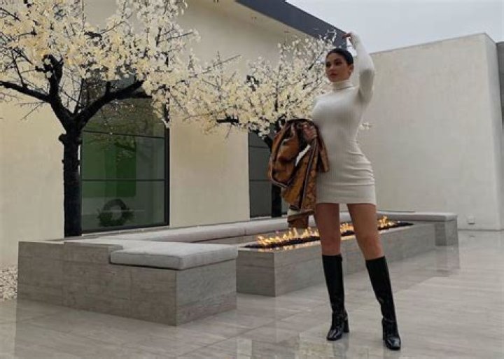 Kylie Jenner Wears White Mini Dress And Flaunts Fabulous Curves In Thanksgiving Photos At Kris Jenner’s House