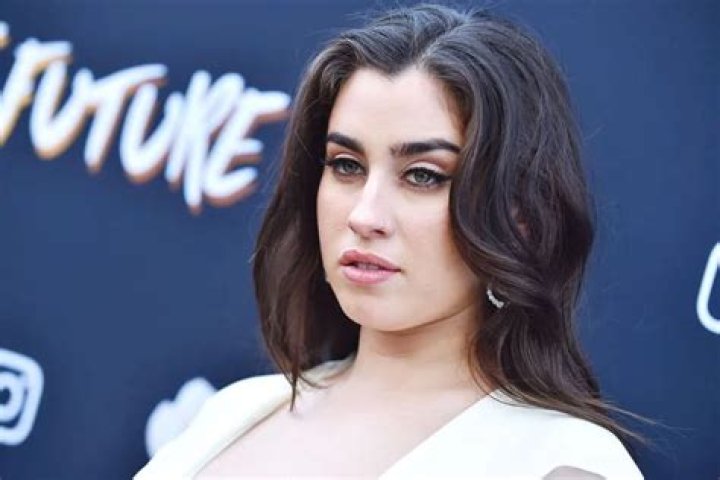 Lauren Jauregui Reveals How She Deals With Social Media Bullies!