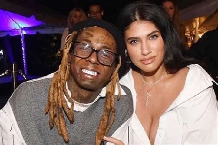 Lil Wayne Hits Miami With Curvy Fiancée La’Tecia, Nicki Minaj, And Birdman — Photos Have Tongues Wagging For These Reasons