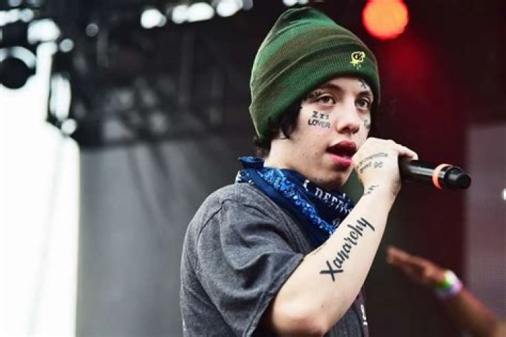 Lil Xan And Annie Smith Engaged After Only Seven Weeks Of Dating? – She Calls Him Her ‘Fiance!’