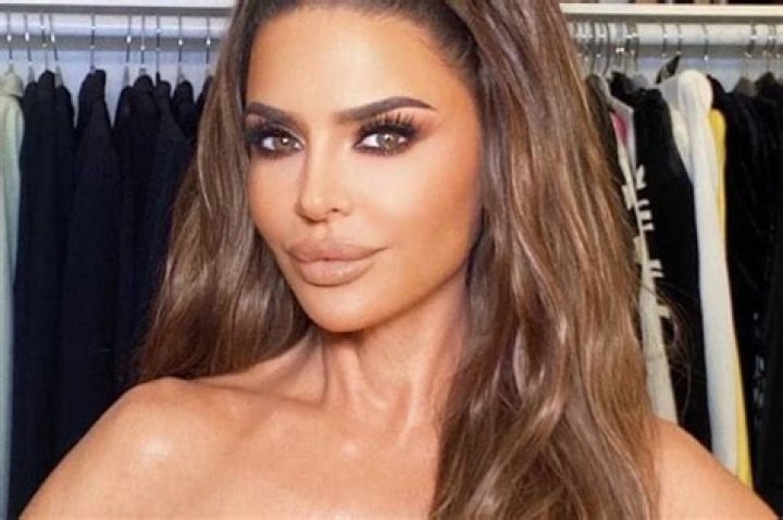 Lisa Rinna Shows Off Her Sultry Dancing In A Risque Ensemble And Long Blonde Wig And Looks As Young As Her Daughters!