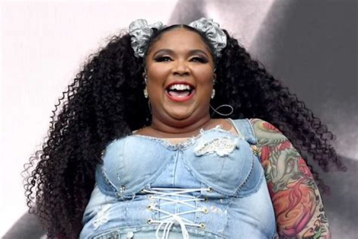 Lizzo Hater Argues She’s Popular Just Because Of The ‘Obesity Epidemic’ – She Fires Back!