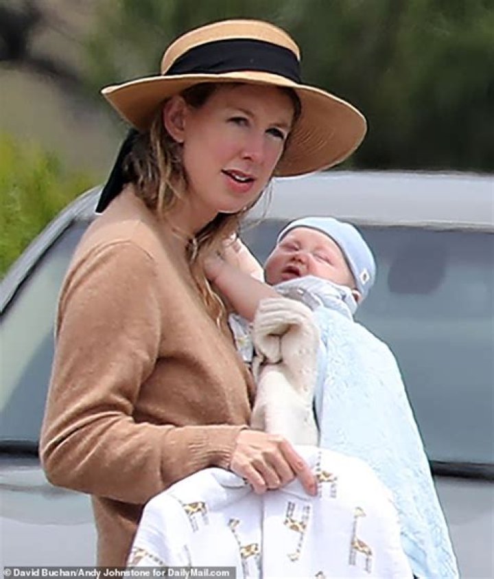 Lori Loughlin Already Feels Like She’s Living A Nightmare Mere Days After Reporting To Prison!