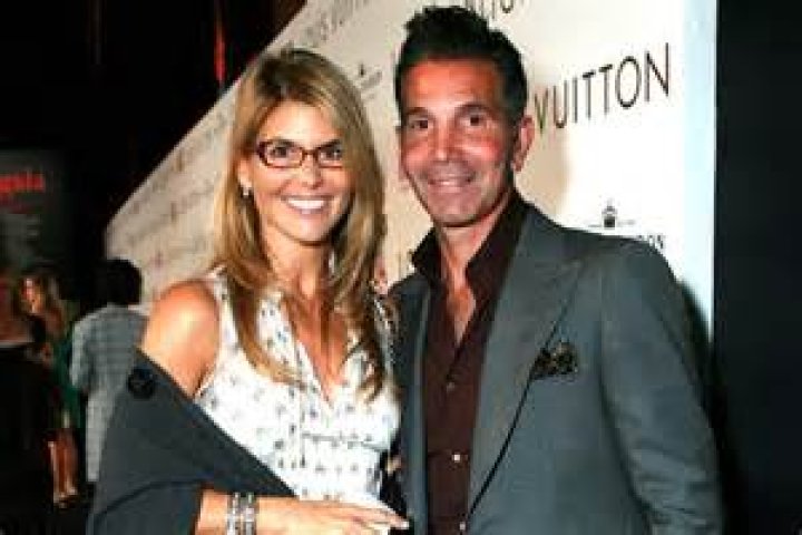 Lori Loughlin And Mossimo Giannulli – Lawyer Says They Can Serve Their Time Consecutively, Talks Special For Stars Treatment And More!