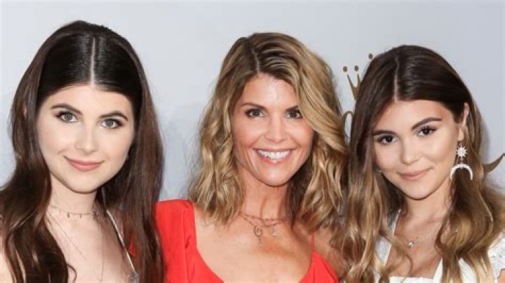 Lori Loughlin’s Fuller House Co-Stars, Including Candace Cameron Bure, Are Standing By Her After College Admissions Scandal