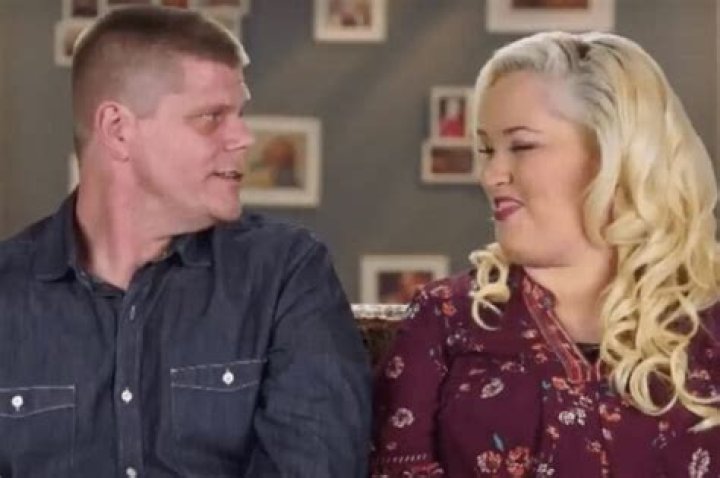 Mama June Runs Out Of Her House In Revealing Night Gown After Geno Doak Crashes His Car Into Her Garage In Disturbing Video