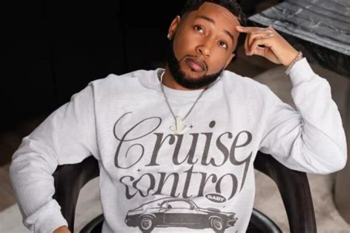 Marc Anthony Invites Dancing Little Girl Onstage During Concert – Check Out The Adorable Moment!