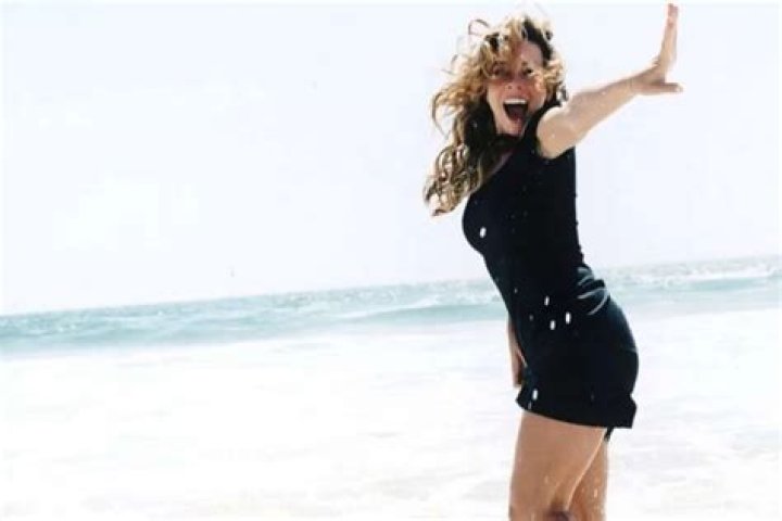 Mariah Carey Displays New Flawless Figure In Two Piece Bathing Suit