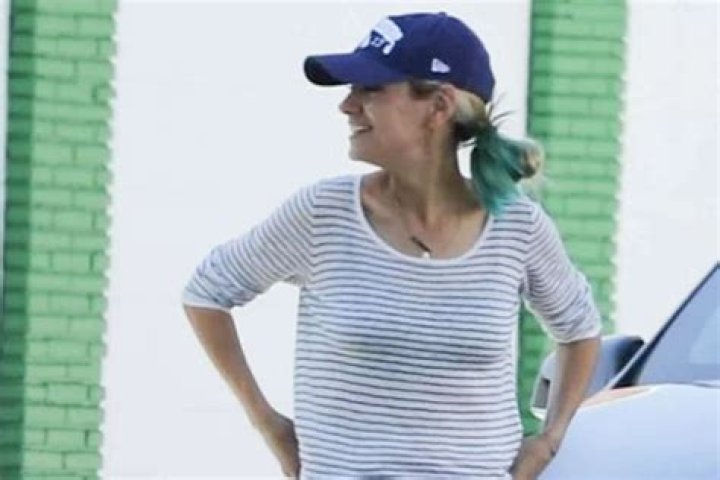 Mila Kunis Shows Off Bold New Hairstyle – Check Out Her Blonde And Turquoise Locks!