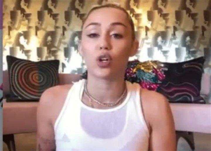 Miley Cyrus’ Bright Minded Instagram Show Is Such A Hit People Want Her To Have A Network TV Talk Show