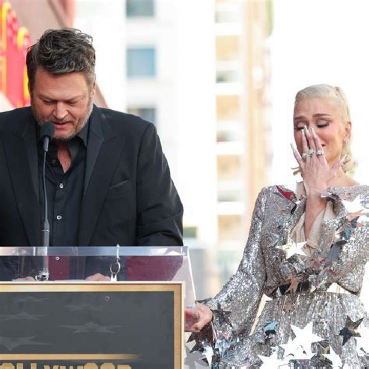 Miley Cyrus Tells Gwen Stefani And Blake Shelton She’d Love To Be Their Wedding Singer!