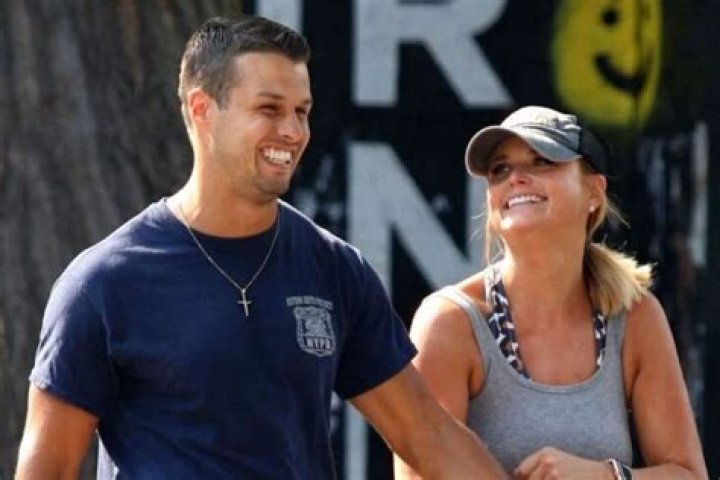 Miranda Lambert Packs On The PDA With Brendan McLoughlin After Playing Mom