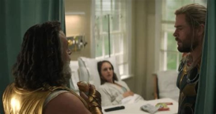 Natalie Portman and Chris Hemsworth Get close to Zeus in Thor: Love and Thunder, starring Russell Crowe