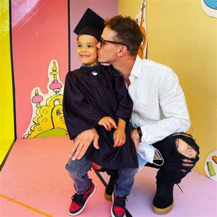 Naya Rivera’s Ex Ryan Dorsey Posts Adorable Pic Of Son Josey In Tiny Robe And Cap After Graduating Pre-Kindergarten!