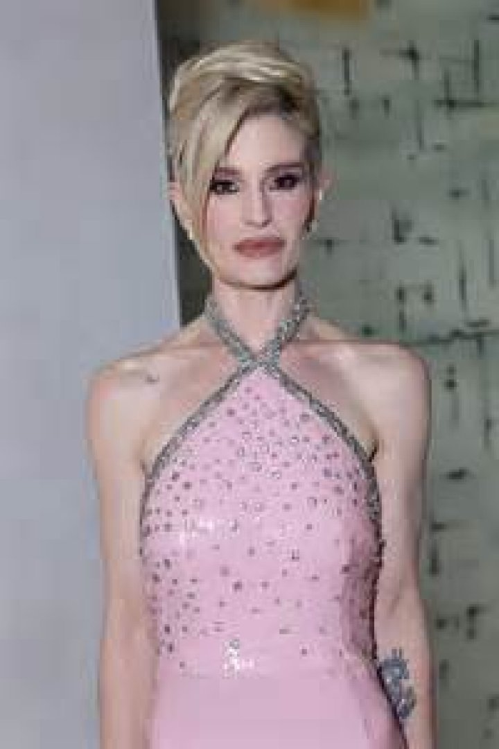 NeNe Leakes Posts A Jaw-Dropping Photo In Which She’s Showing Off A Lot Of Skin And Fans Say She Looks Like A Playboy Bunny From The ’70s