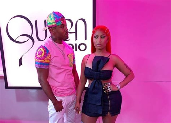 Nicki Minaj Fires Back At Fans Who Ridiculed Her For Posting This Scandalous Photo With Her BF, Kenneth Petty