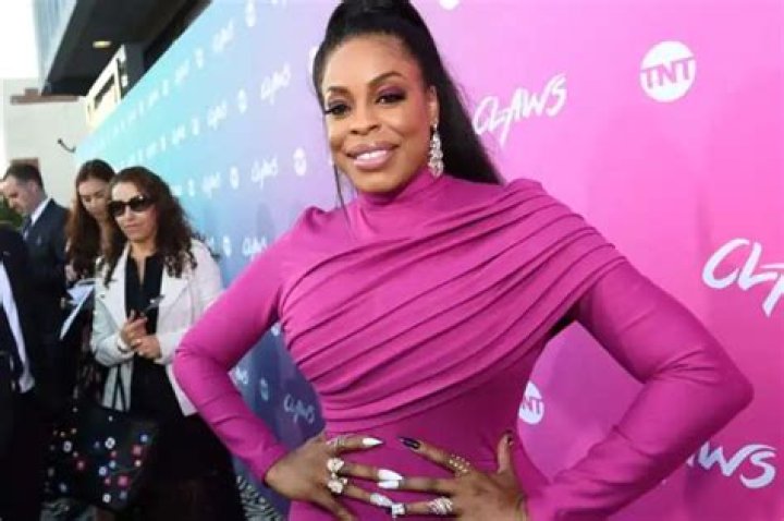 Niecy Nash Talks About Falling In Love With Her Wife And Only Seeing Her ‘Soul’