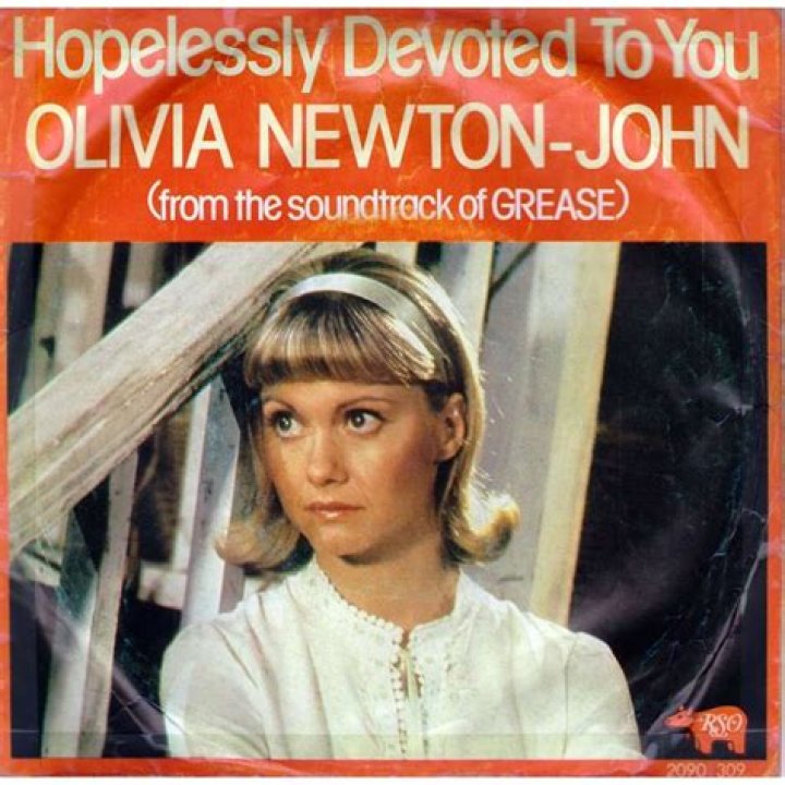 Olivia Newton-John Is Honoured By The Chicks With A Performance Of ‘Hopelessly Devoted To You’