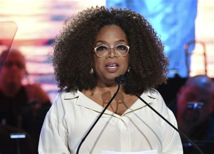 Oprah Winfrey Admits She’s Still In A Lot Of Pain After Stage Fall – It Did A Number On Her Knee And Ankle!