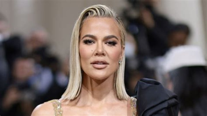 People Are Going Crazy Over Khloe Kardashian’s Real Hair — Leave It Alone!