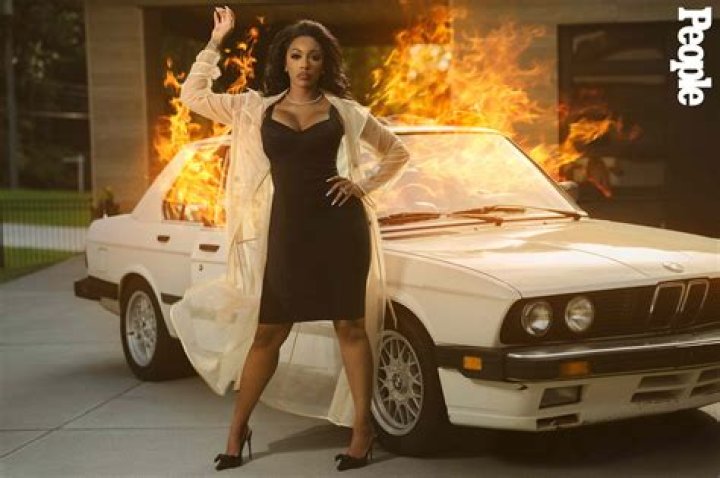 Porsha Williams Claps Back At Hater Who Says That Lately Her Wigs ‘Are Sitting Like Hats’ – Fans Accuse Porsha Of Body-Shaming