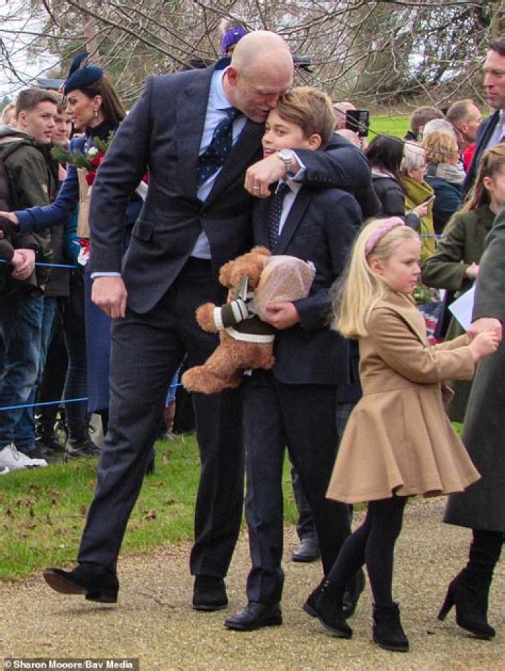 Prince William greeted the husband of the Queen’s granddaughter, Mike Tindall, in a very touching way