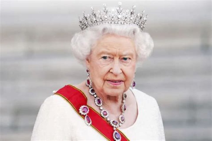 Queen Elizabeth Posts Special Message Of Hope For 2020 Christmas Eve
