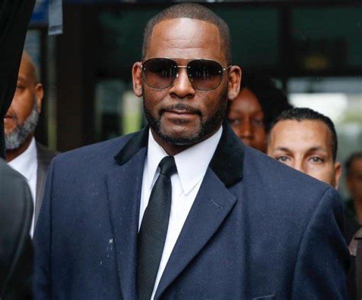 R. Kelly And Kodak Black Enjoyed This Impressive Thanksgiving Meal While Behind Bars