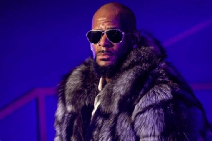 R. Kelly Fan, Valencia Love, Bailed Embattled Singer Out Of Jail For $100,000 After Reportedly Meeting Him On A Cruise