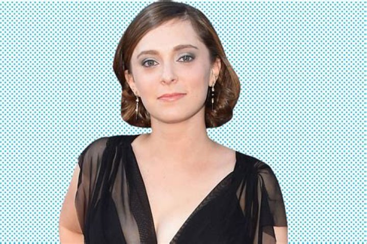 Rachel Bloom Compares Her ‘Humble’ Pregnancy Announcement To Beyonce’s And Reveals The Gender!