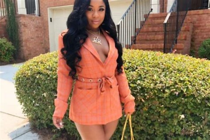 Reginae Carter Shows Off Her Twerking Skills In Her Brand New Home