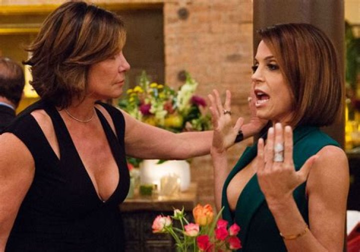 RHONY Bethenny Frankel Clears Up LuAnn De Lesseps’ Claim She Cheated On Dennis Shields