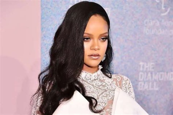 Rihanna Had A Late-Night Secret Rendez-Vous With This Famous Man — Here Are The Juicy Details