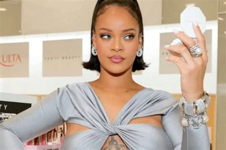 Rihanna has earned more than $ 1 billion not only through musical creativity but also through the lines of underwear and cosmetics