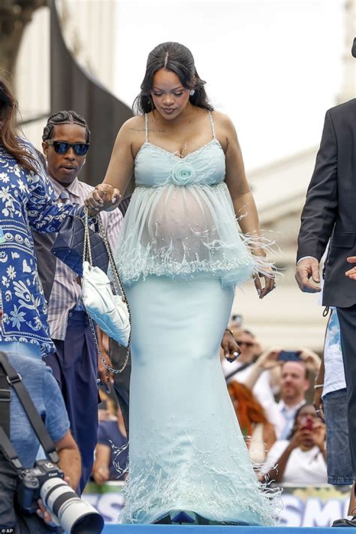 Rihanna Wants A Baby So Badly She’s Okay With Being A Single Mom If Mr. Right Doesn’t Come Soon – Report!