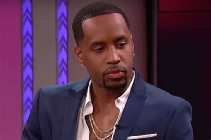 Safaree Shows Fans His Equipment For A Quest To The Pharmacy – Check Out The Video